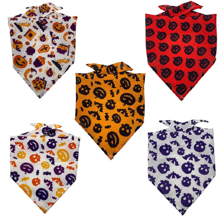 Serviette absorbante en forme de bandana pour animaux, douce et efficace.