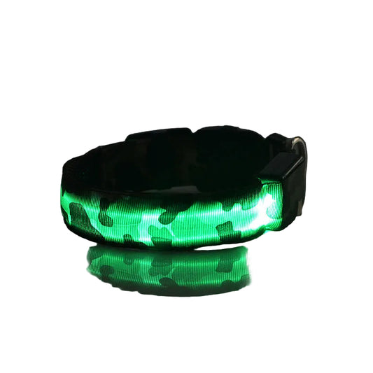 Collier lumineux camouflage, idéal pour chiens et chats en soirée.