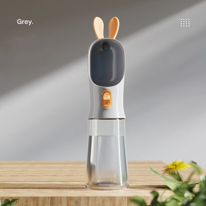 Bouteille d'eau portable pour animaux, idéale pour voyages et promenades.