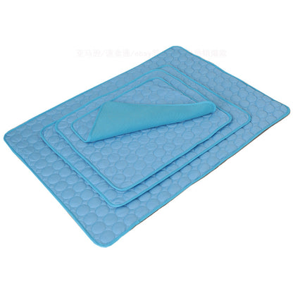 Tapis rafraîchissant portable pour animaux à utiliser à l'extérieur.