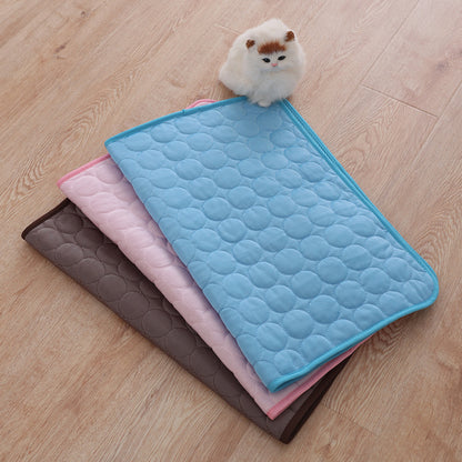 Tapis rafraîchissant portable pour animaux à utiliser à l'extérieur.