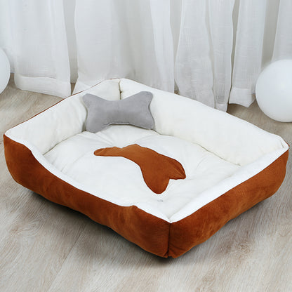 Niche douillette pour chien, offrant confort et sécurité à l'animal.