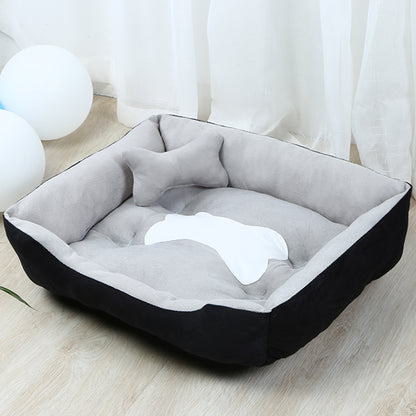 Niche douillette pour chien, offrant confort et sécurité à l'animal.