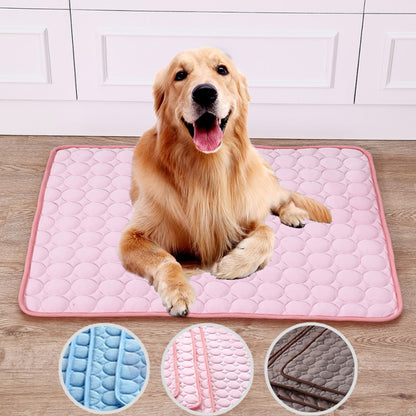 Tapis rafraîchissant portable pour animaux à utiliser à l'extérieur.