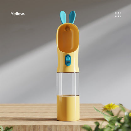 Bouteille d'eau portable pour animaux, idéale pour voyages et promenades.