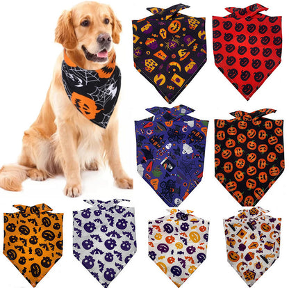 Serviette absorbante en forme de bandana pour animaux, douce et efficace.