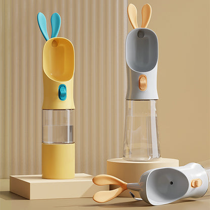 Bouteille d'eau portable pour animaux, idéale pour voyages et promenades.