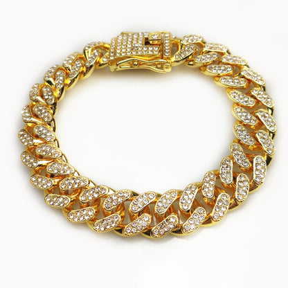 Collier chic pour animaux, design hip hop avec confort optimal.
