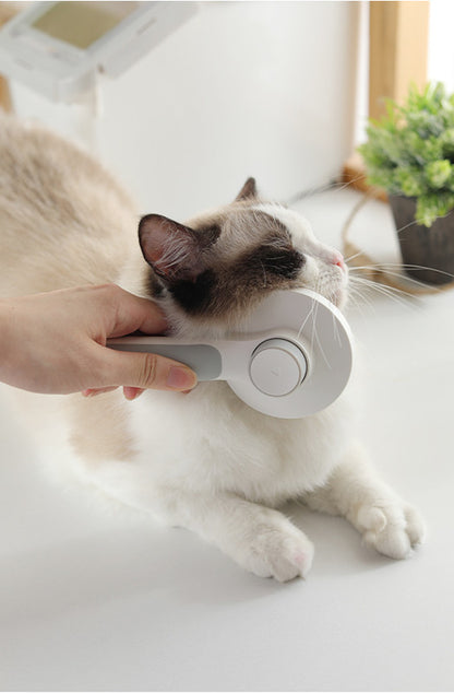 Peigne doux pour le toilettage des chiens et chats avec délicatesse.