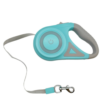 Laisse rétractable lumineuse pour chien, assurant sécurité lors des promenades nocturnes.