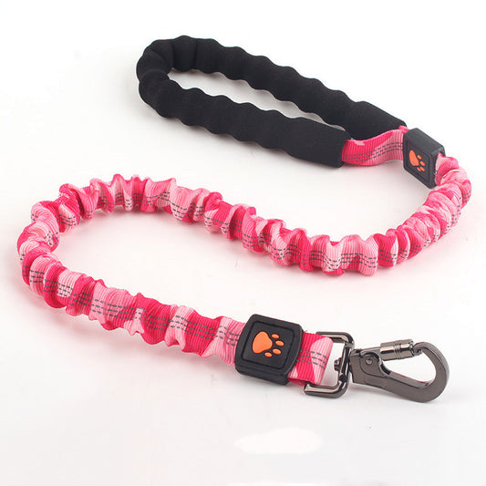 Laisse élastique conçue pour le confort des grands chiens lors des promenades.