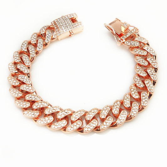 Collier chic pour animaux, design hip hop avec confort optimal.