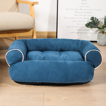 Lit douillet conçu pour le confort des chiens et des chats à la maison.