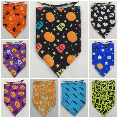 Serviette absorbante en forme de bandana pour animaux, douce et efficace.