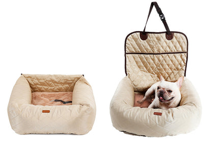 Transporteur pour chien adapté pour voiture, espace confortable et sûr.