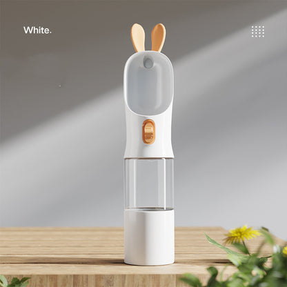 Bouteille d'eau portable pour animaux, idéale pour voyages et promenades.