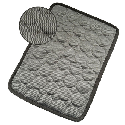 Tapis rafraîchissant portable pour animaux à utiliser à l'extérieur.