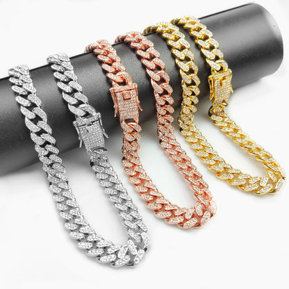 Collier chic pour animaux, design hip hop avec confort optimal.